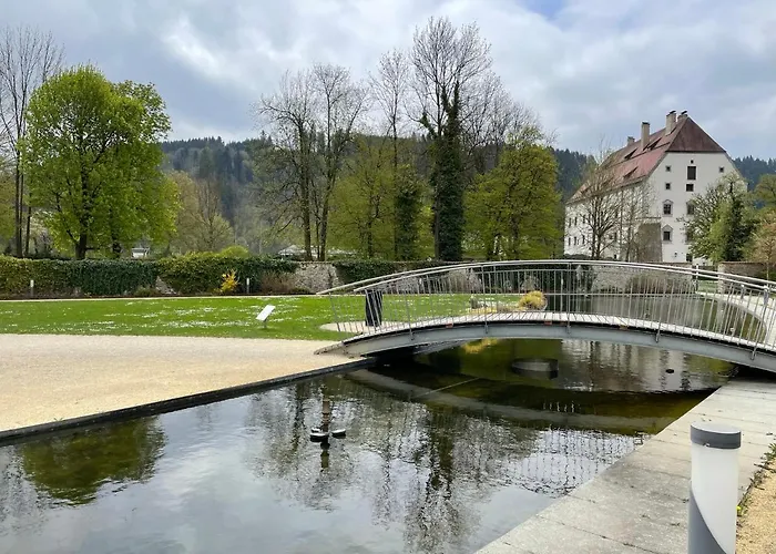 Wildbert Mit Blick Auf Donau, Nur Feriengaeste Willkommen, Keine Arbeiterunterkunft!