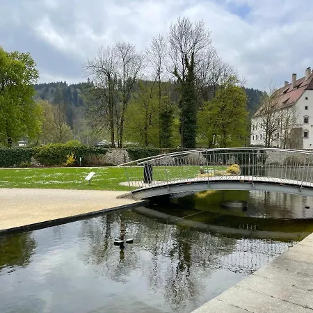 Wildbert Mit Blick Auf Donau, Nur Feriengaeste Willkommen, Keine Arbeiterunterkunft!